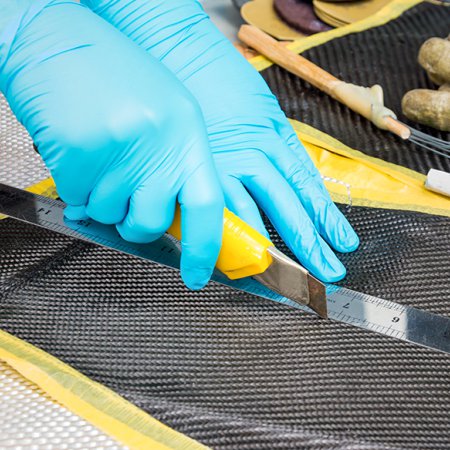 Plastic products assembler