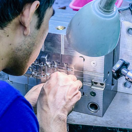 Mouldmaker, metal moulds