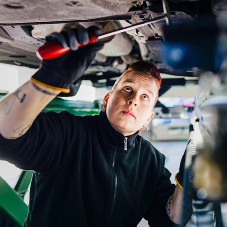 Heavy vehicle mechanic